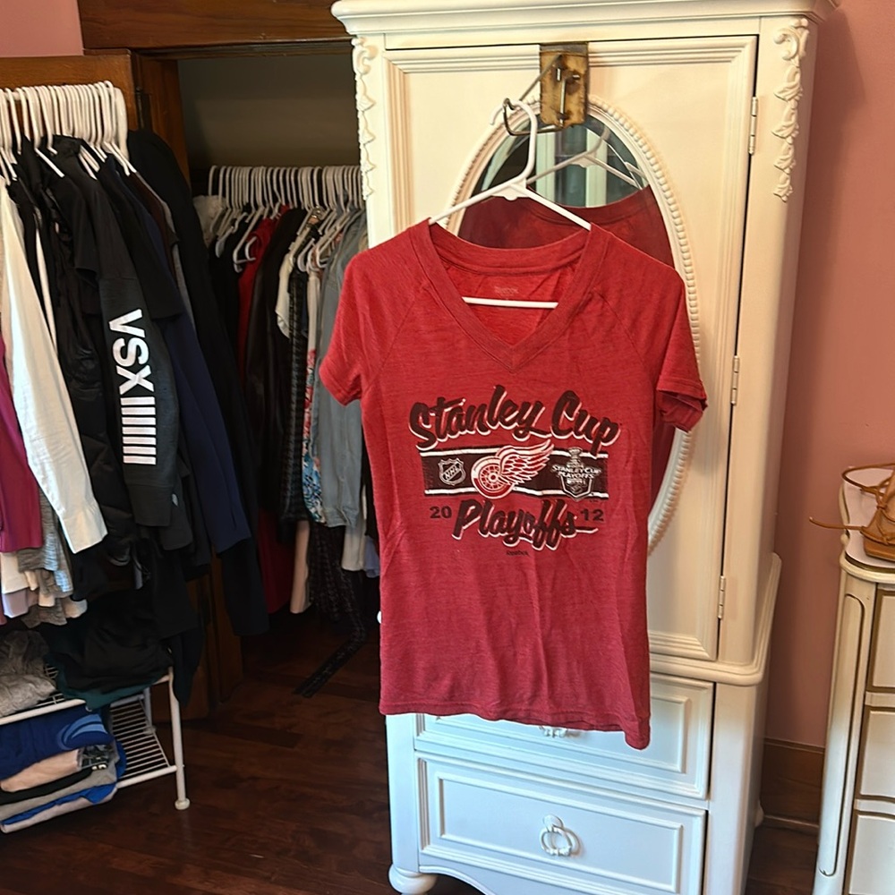Gently loved Stanley Cup T Shirt Sz M Reebox 2012